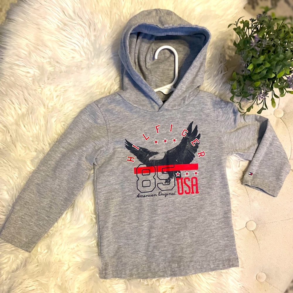 Boys 3T Tommy Hilfiger long sleeved shirt with hood